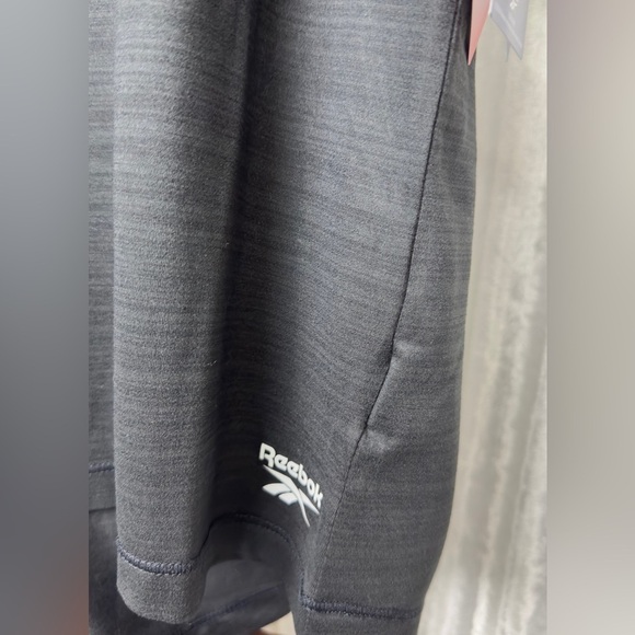Reebok women’s small slim fit black athletic shirt - Picture 3 of 7